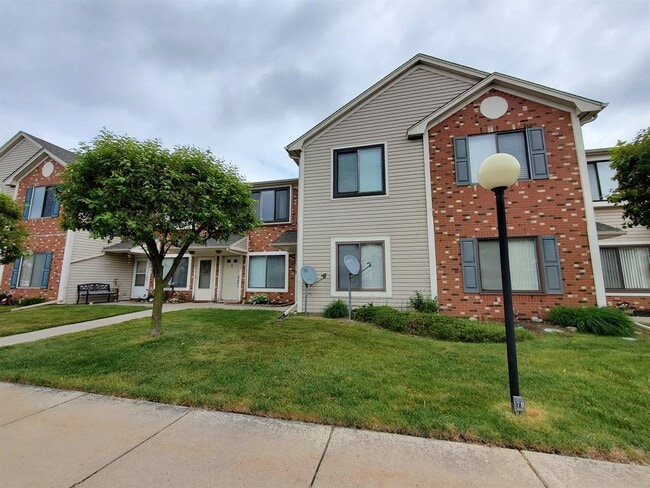 Updated 2 Bedroom, 2 Full Bathroom Ranch 1... - Updated 2 Bedroom, 2 Full Bathroom Ranch 1... Apartment Unit 57