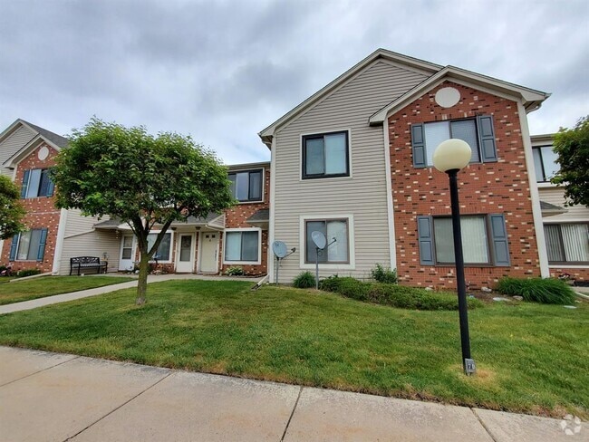 Building Photo - Updated 2 Bedroom, 2 Full Bathroom Ranch 1... Unit 57 Rental