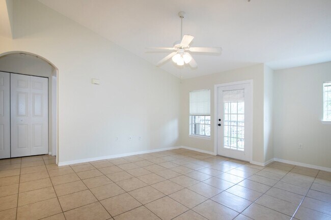 2 Bedroom Condo W/ Garage in Lakewood Ranch