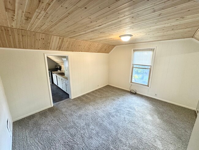 Building Photo - 1100 Michigan Ave Unit Upper