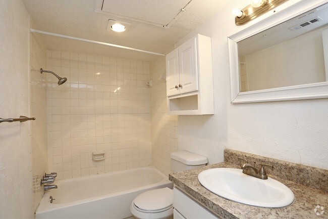 1BR,1BA - 478SF - #202 - BATHROOM - Bowser