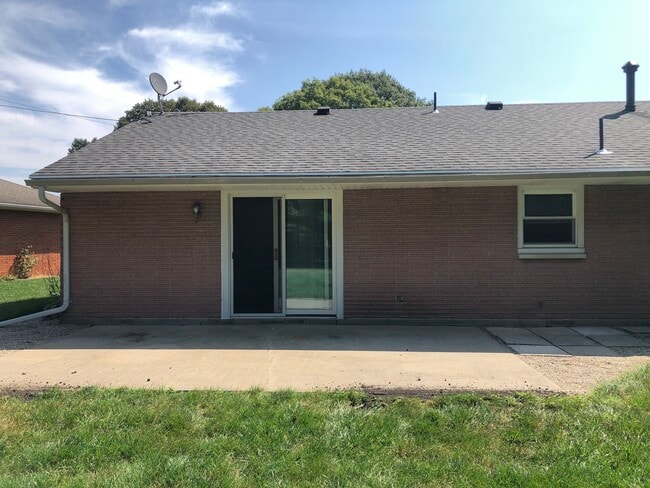 Photo - 1240 Crestview Dr