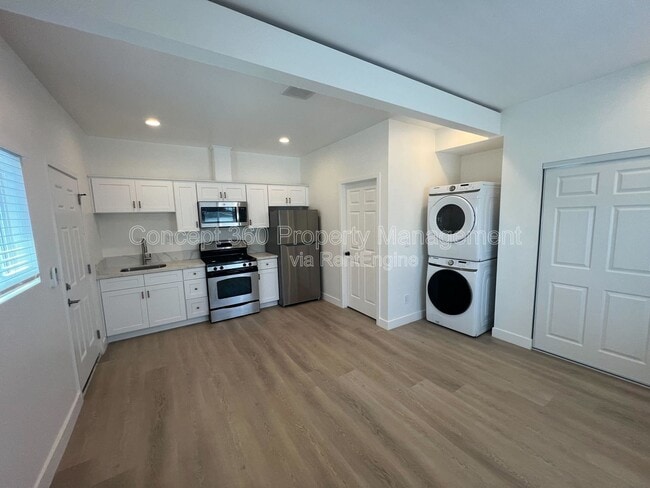 Building Photo - 1962 Harbor Ave Unit A