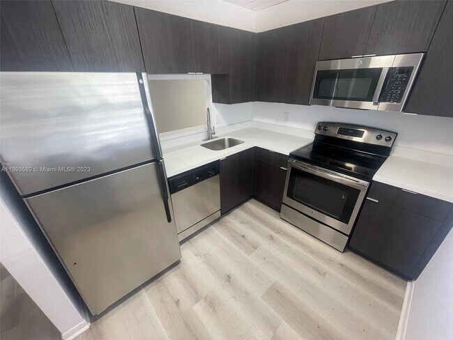 Photo - 3541 Inverrary Dr Unit 205