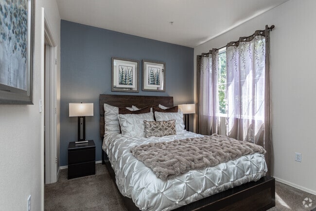 1BR, 1BA - 773 SF
