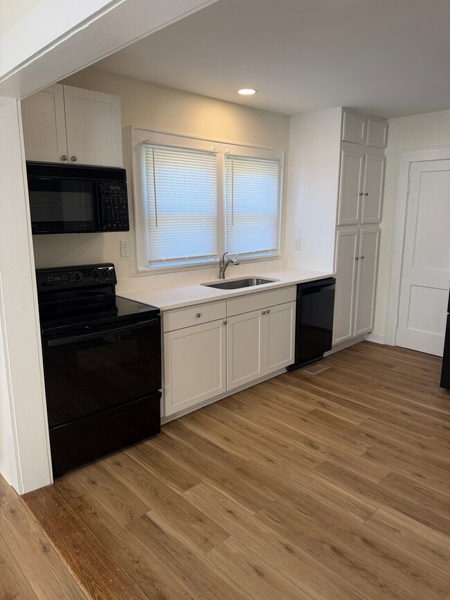 Photo - 823 Bristol Dr