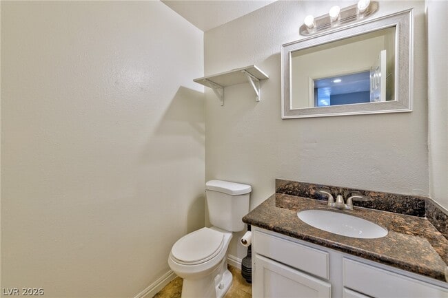 Photo - 2078 Waverly Cir