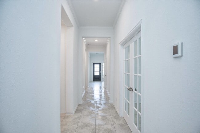 Building Photo - 8726 Fairbrook Dr