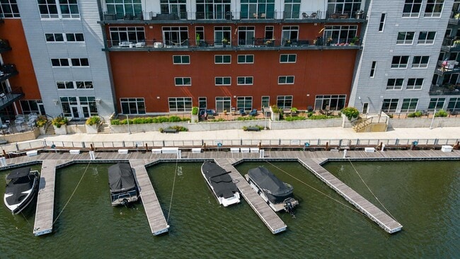 106 W Seeboth St