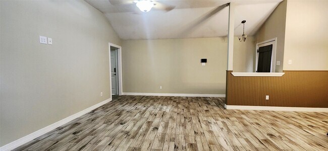 Photo - 213 Mango St