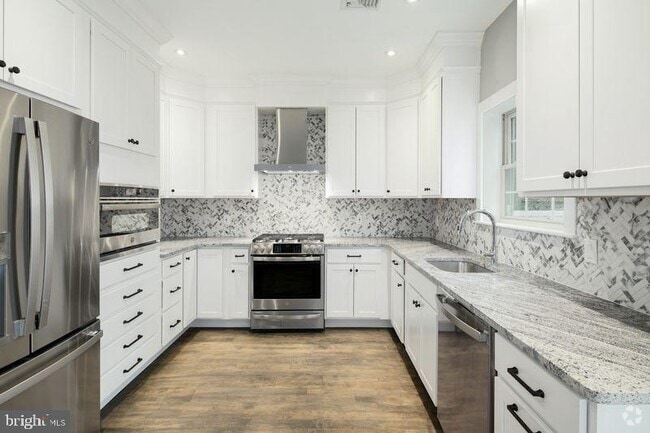 Building Photo - 2026 Montrose St Rental