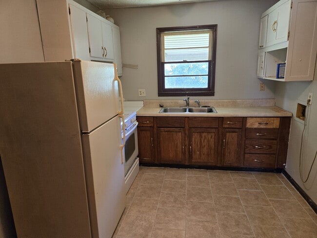 Photo - 402 Artmus St