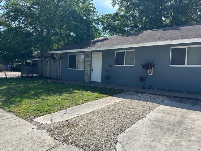 Building Photo - 647 NW 3rd Ave Unit 1