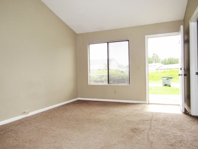 Photo - 341 Beverly St