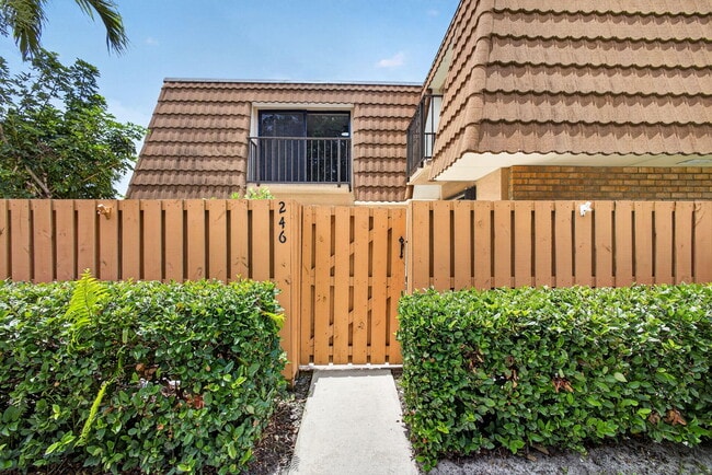 Photo - 246 Charter Way