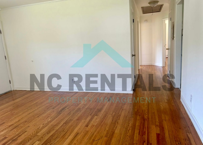 Photo - 527 Swain Dr