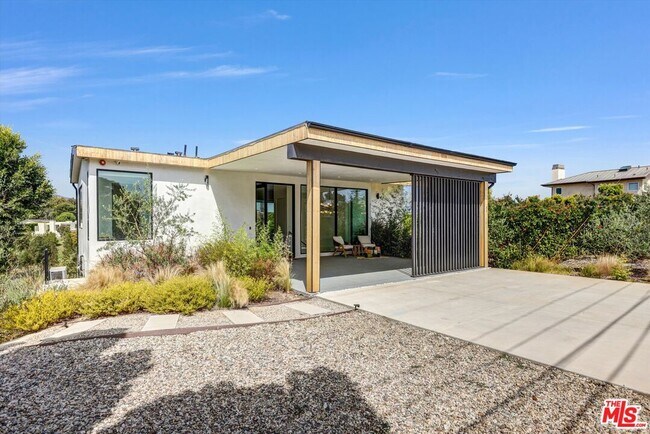 Photo - 6656 Dume Dr