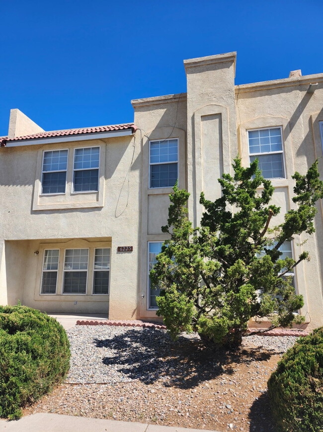 Building Photo - 6225 Bent Tree Dr NW Rental
