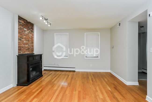 Fantastic 3bd/1.5ba home! Let yourself in!