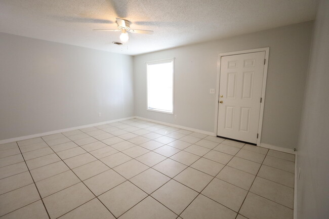 Photo - 127 Loizos Dr NW