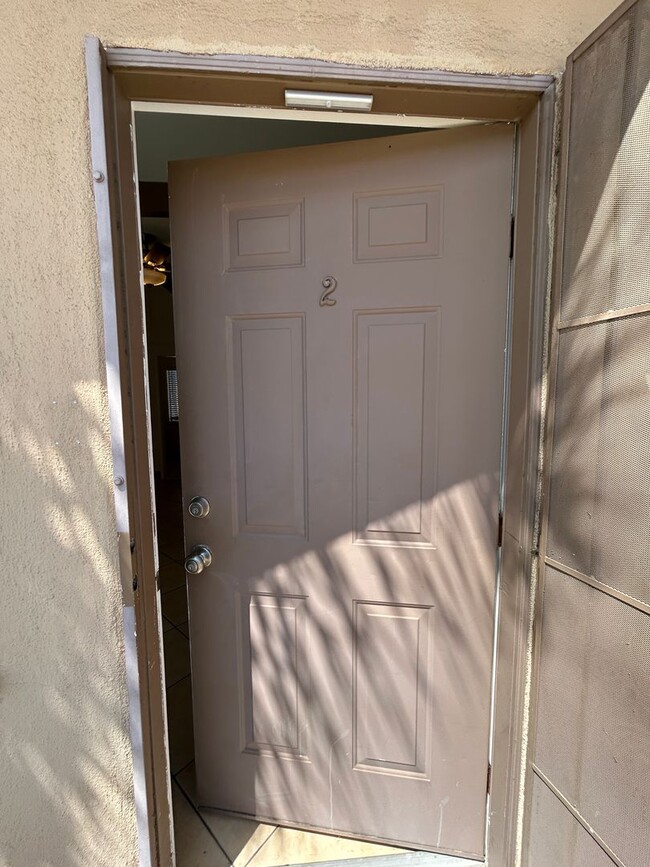 Photo - 4442 E 7th St Unidad 2