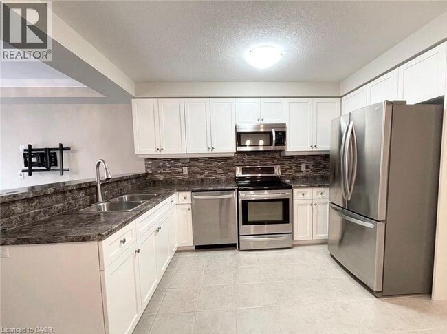 Photo - 139 Coopershawk St