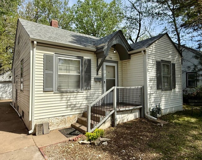 Photo - 716 S Broadview St House
