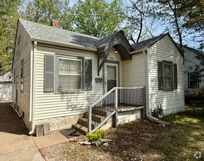 Building Photo - 716 S Broadview St Rental