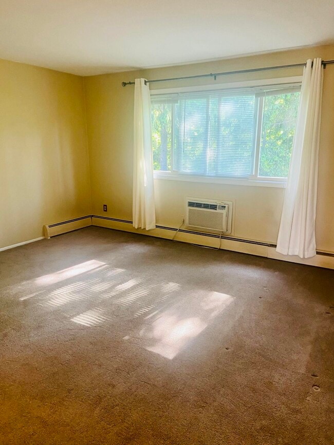 Building Photo - 31831 Grand River Ave Unit 3