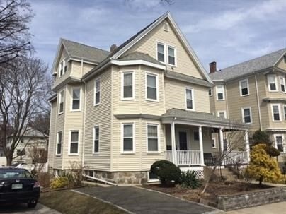 Building Photo - 1475 Centre St Unit 3