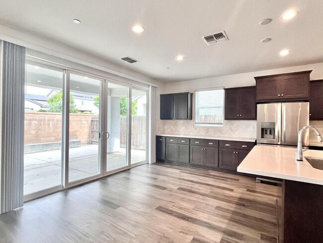 Photo - 377 Traverse Dr S