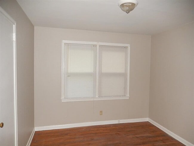 Photo - 1641 Mayhew St