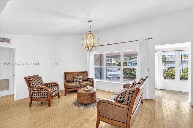 Photo - 2125 NE 15th St