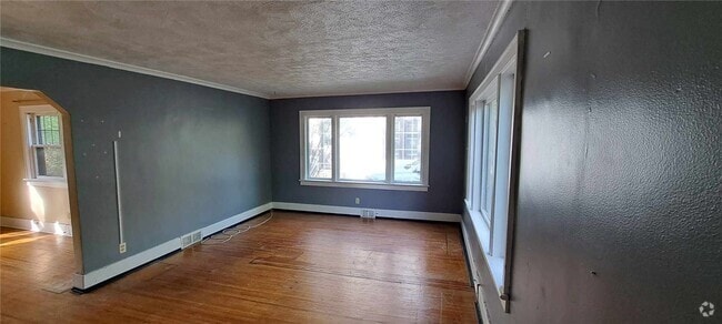 Building Photo - 30 Hollywood Ave Rental