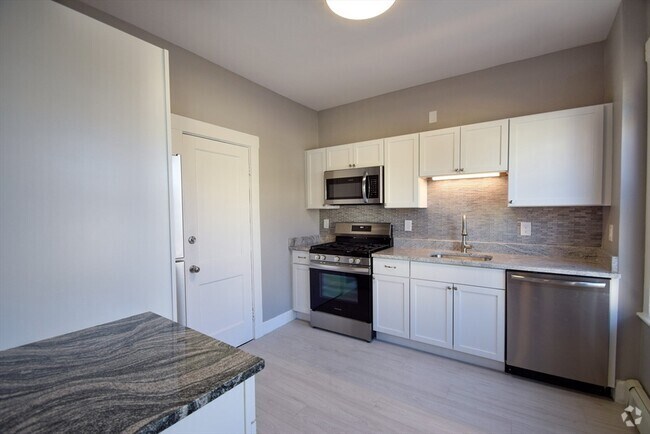 Building Photo - 141 Sutherland Rd Unit 2 Rental