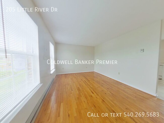 Photo - 205 Little River Dr