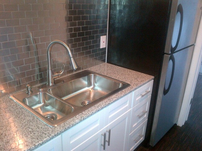 Photo - 331 S Goodman St Apartments Unit 3