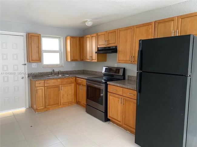 Photo - 860 NW 6th Ave Unidad B