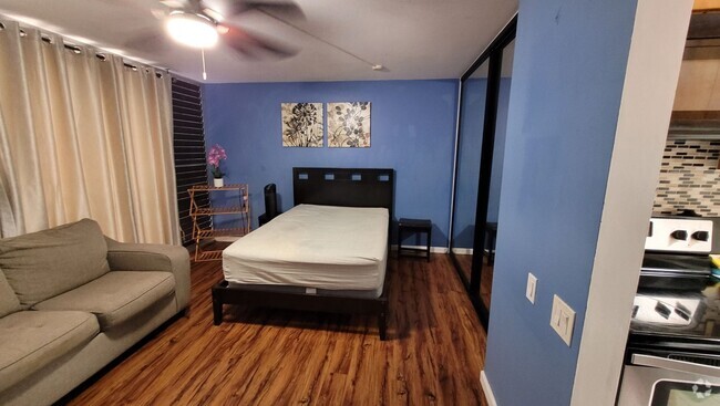 Building Photo - Partly furnished Studio, 1ba 382sqft. for ... Rental