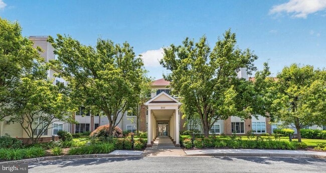 Building Photo - 2111 Ganton Green Unit 208E
