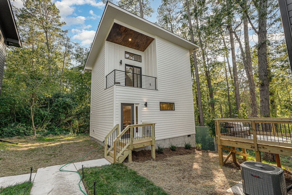 Available Now - Gorgeous New Construction,... - Available Now - Gorgeous New Construction,...