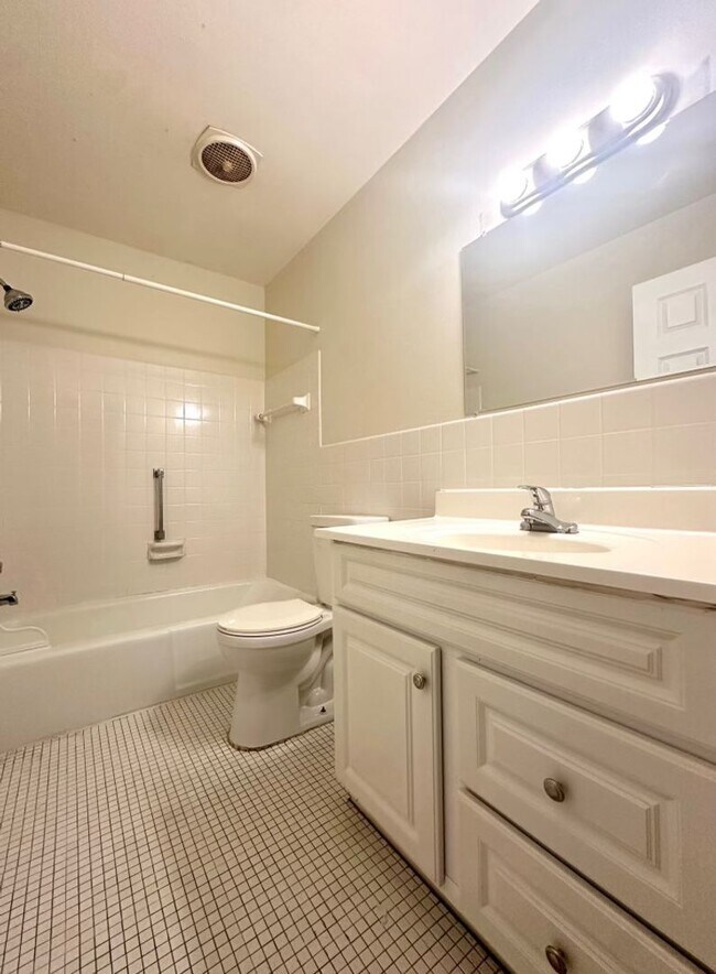 Photo - 1315 N Dowling Ave Unit #303