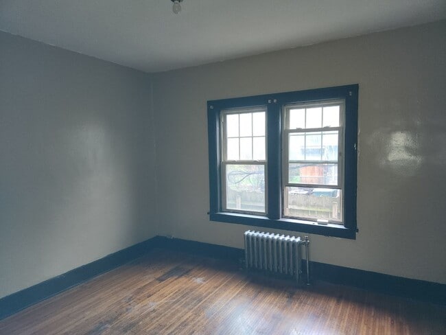 Photo - 950 Bay St