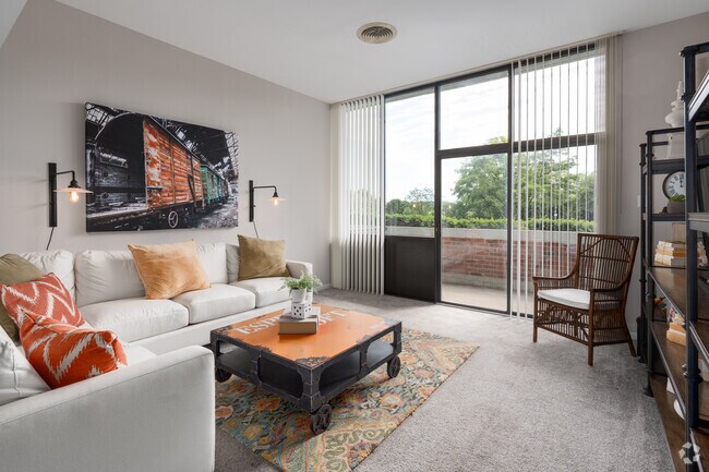 1BR, 1BA - 625SF - Living Room