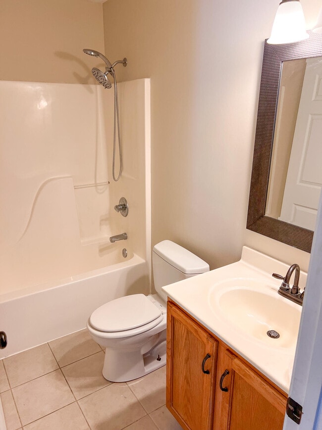 Building Photo - 1234 Evergreen Cir