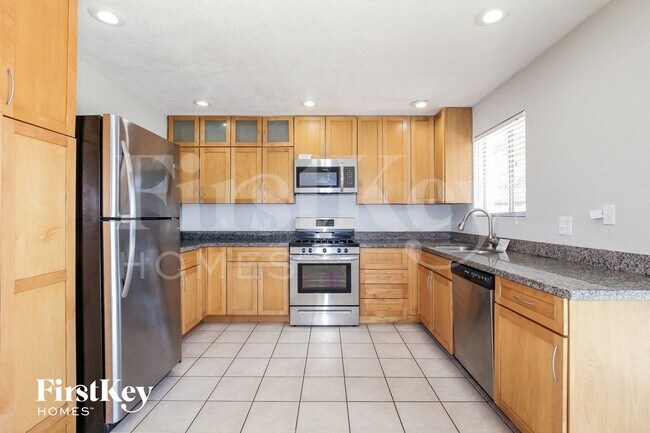 2041 W Windrose Dr