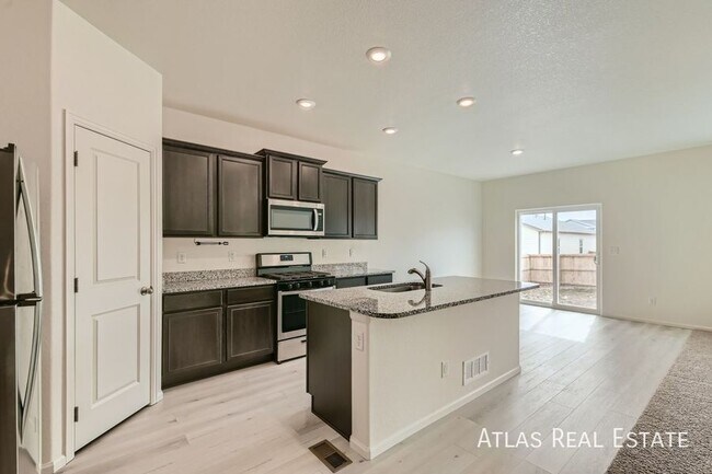 Photo - 987 Cascade Falls St