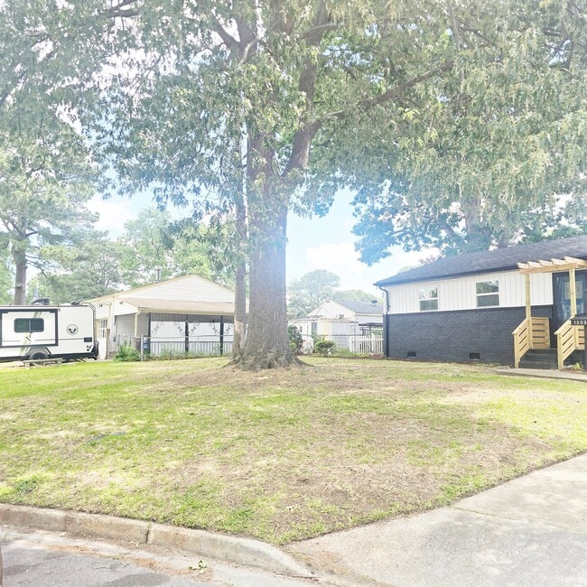 Photo - 1203 Baskerville Ln
