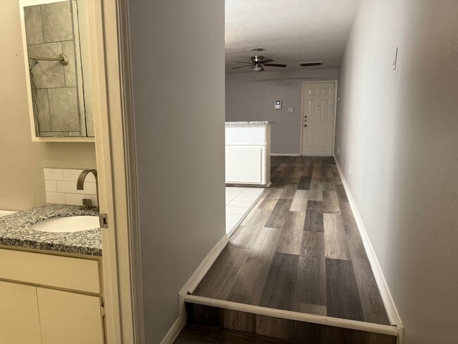 Photo - 400 W Texas Ave