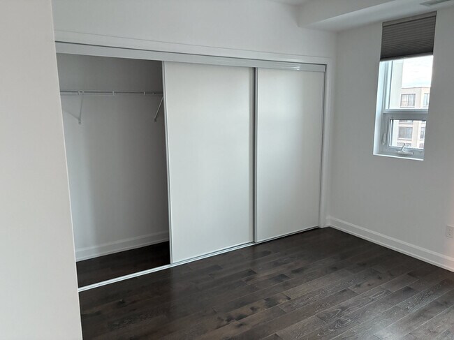 Photo - 195-710 Hunter St E